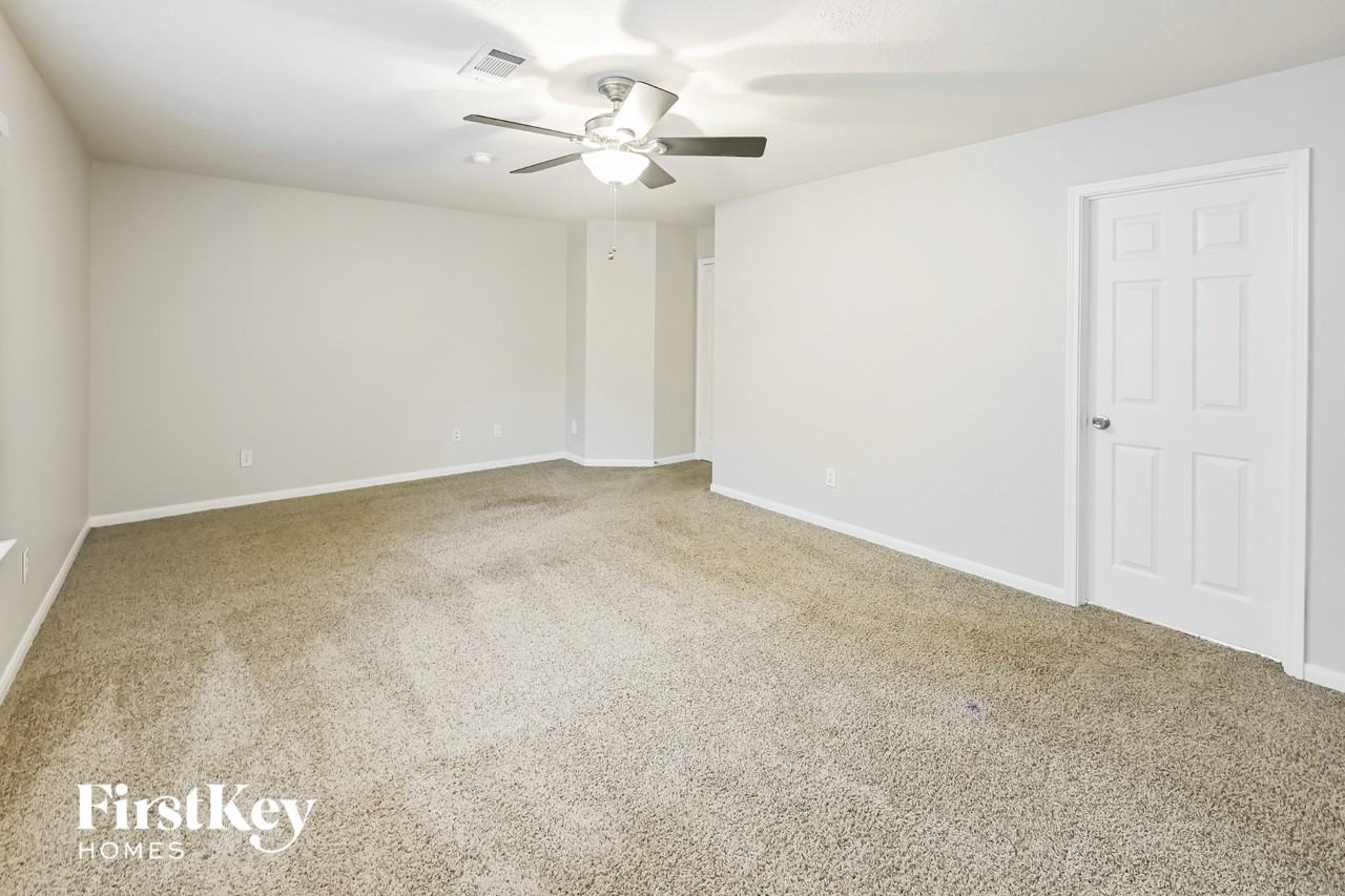 1402 Green Tree Dr - Photo 5 of 13