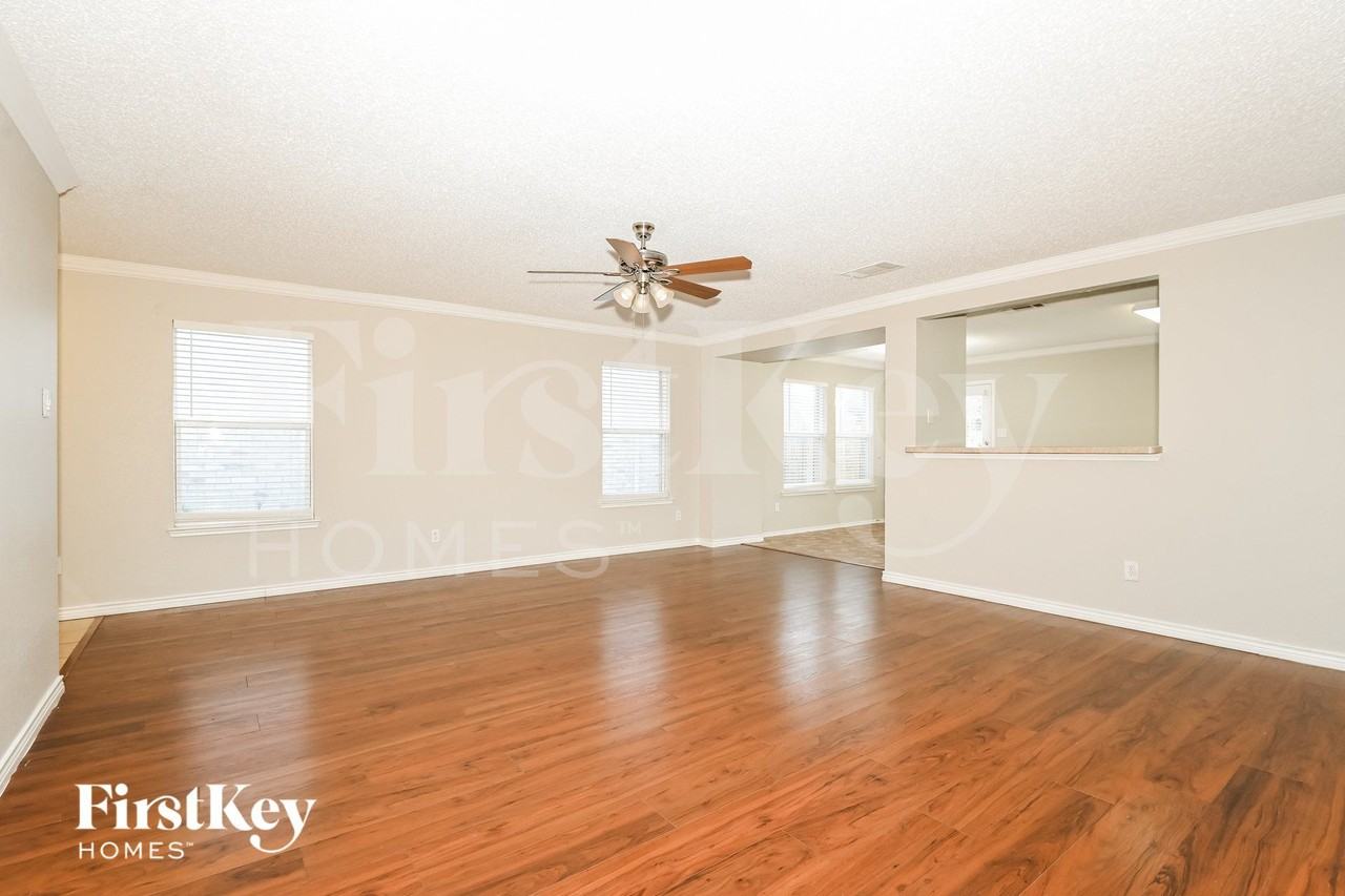 2115 Van Zandt Dr - Photo 2 of 15