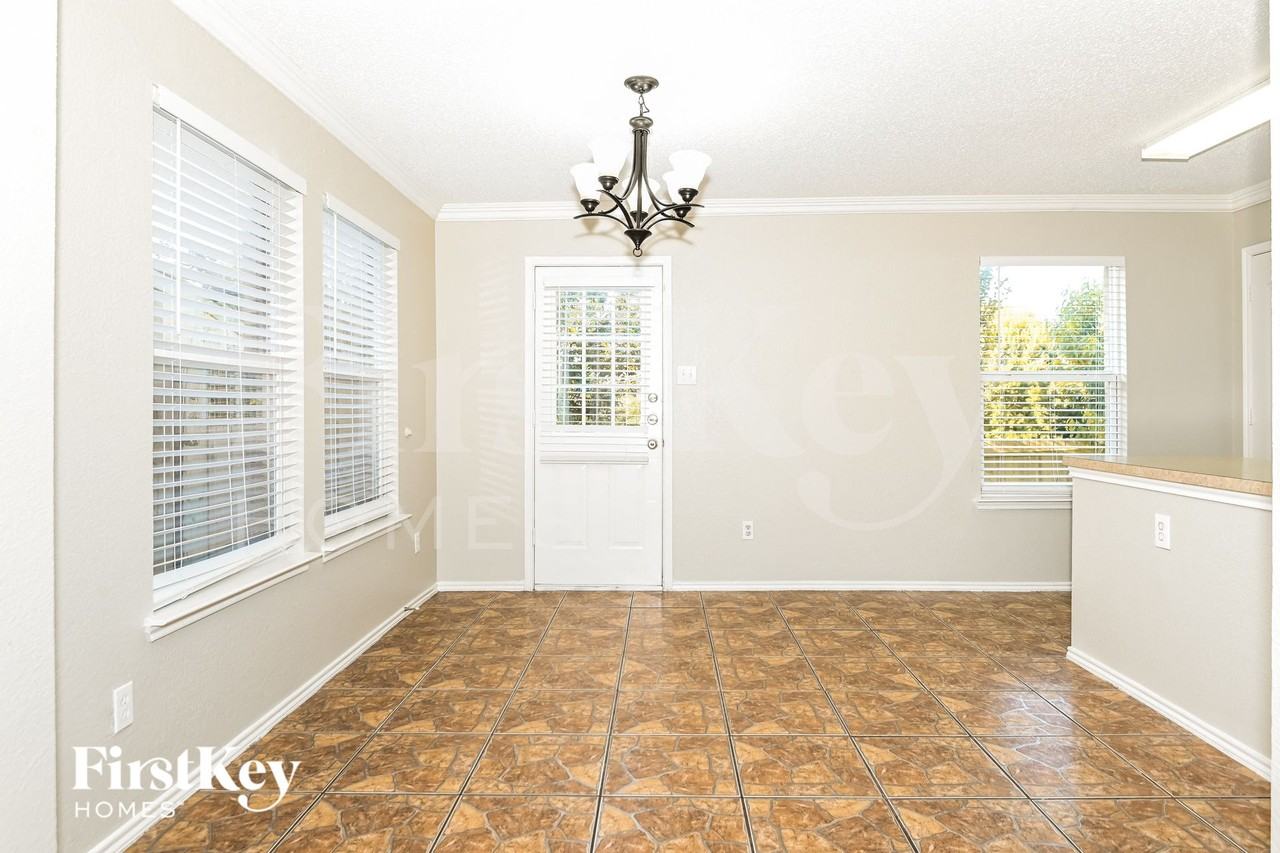 2115 Van Zandt Dr - Photo 5 of 15