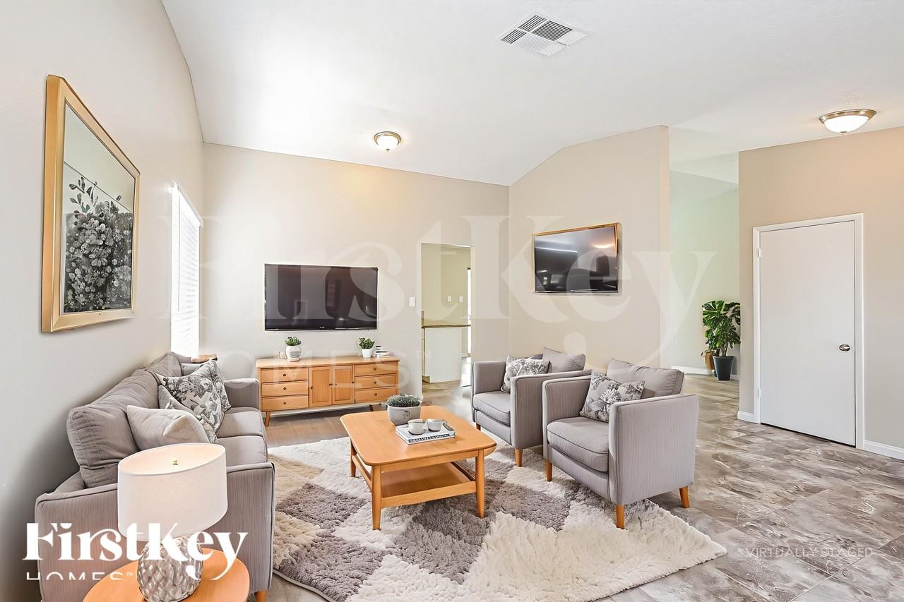 1473 Owyhee Ct - Photo 5 of 18