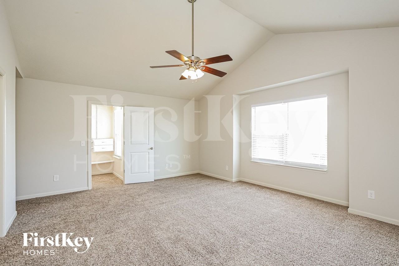 5880 Crowley Pkwy - Photo 3 of 14