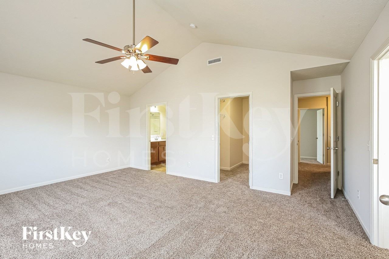 5880 Crowley Pkwy - Photo 5 of 14