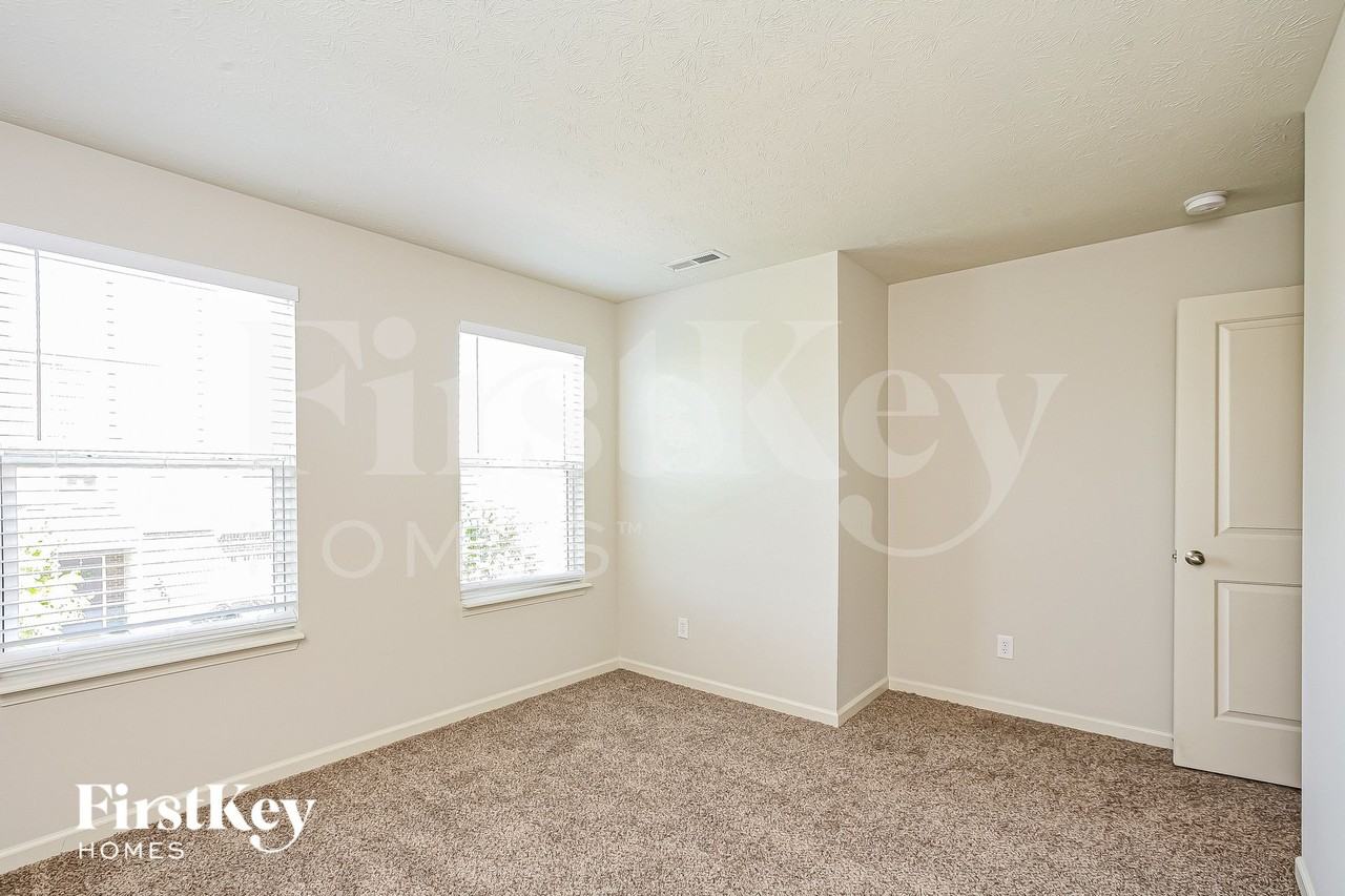 5880 Crowley Pkwy - Photo 6 of 14