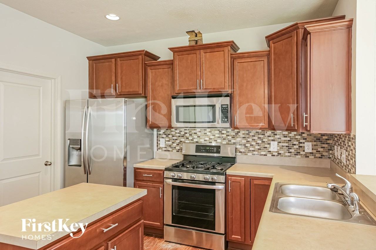 5880 Crowley Pkwy - Photo 7 of 14