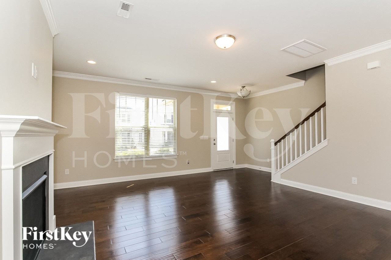 8745 Aspinwall Dr - Photo 3 of 14