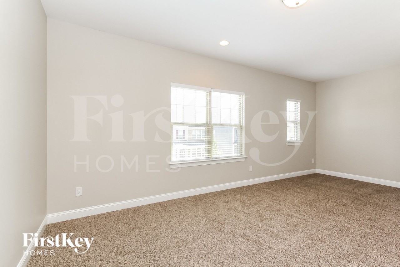 8745 Aspinwall Dr - Photo 6 of 14