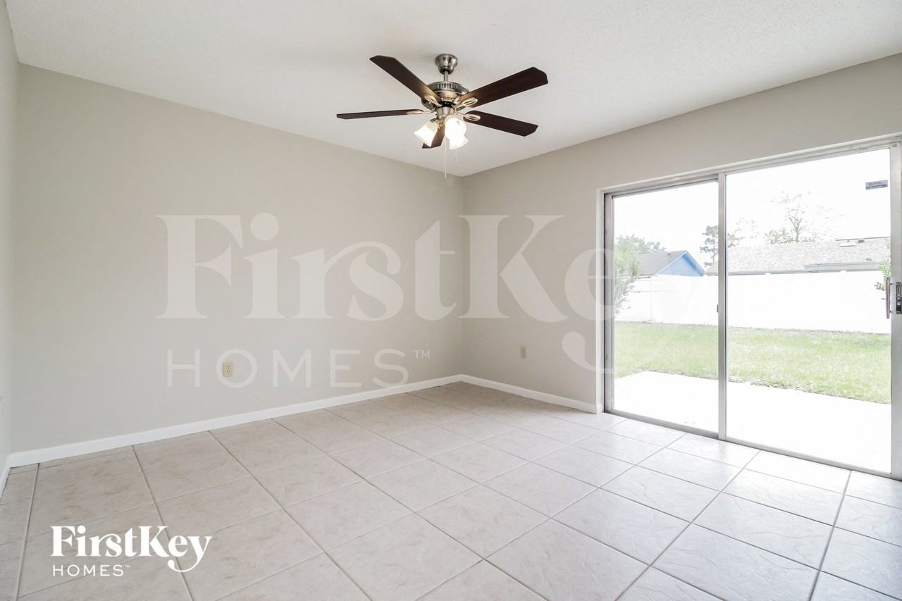2714 Myakka Dr - Photo 3 of 15