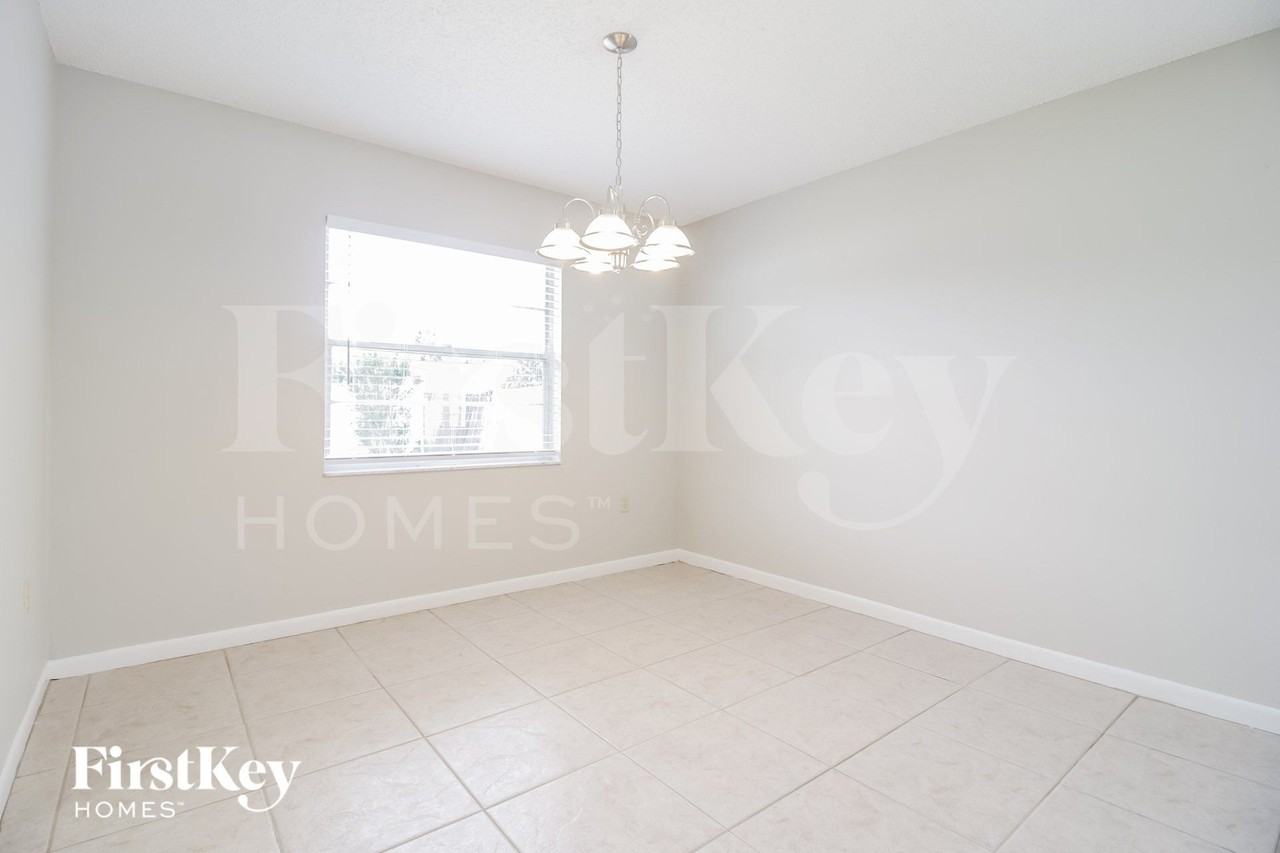 2714 Myakka Dr - Photo 5 of 15