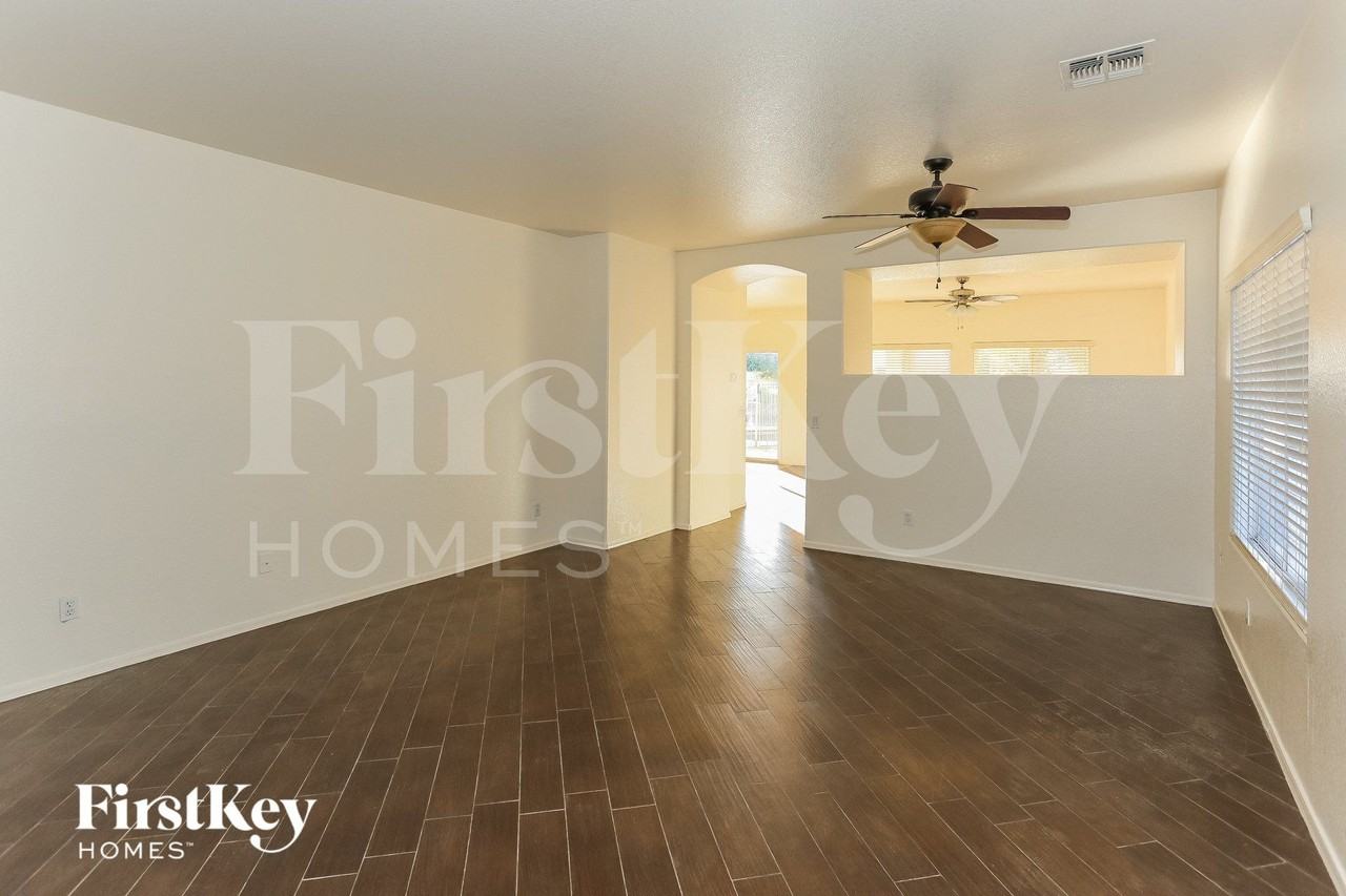 718 S 124th Ave - Photo 2 of 15