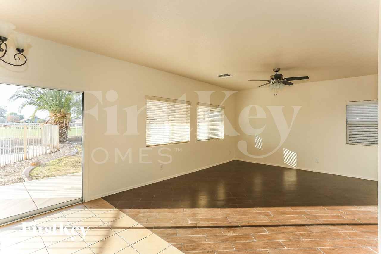 718 S 124th Ave - Photo 7 of 15