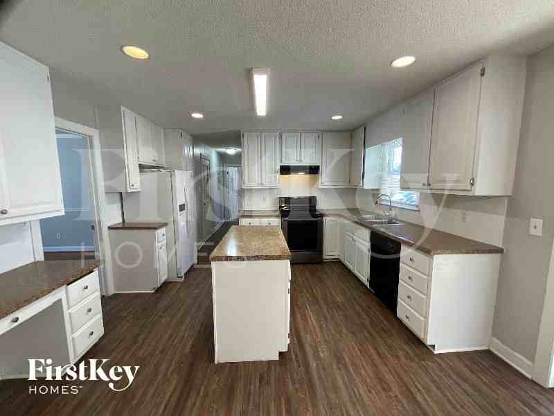 3801 Blairwood St - Photo 7 of 13