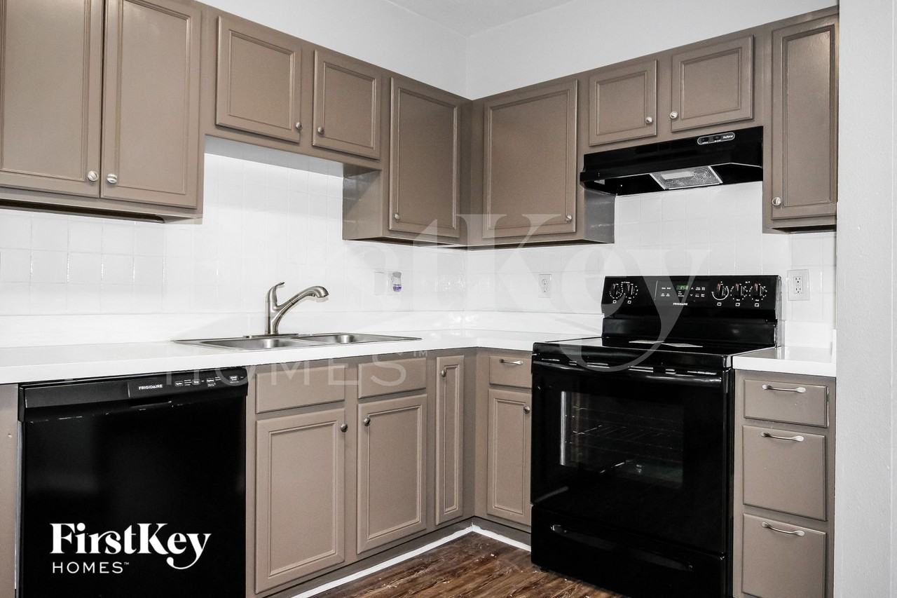 709 Periwinkle Pointe Pl - Photo 7 of 15