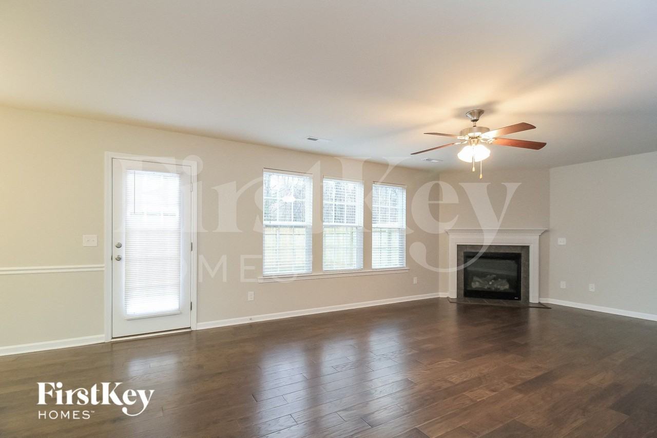 5471 Misty Hill Cir - Photo 4 of 15