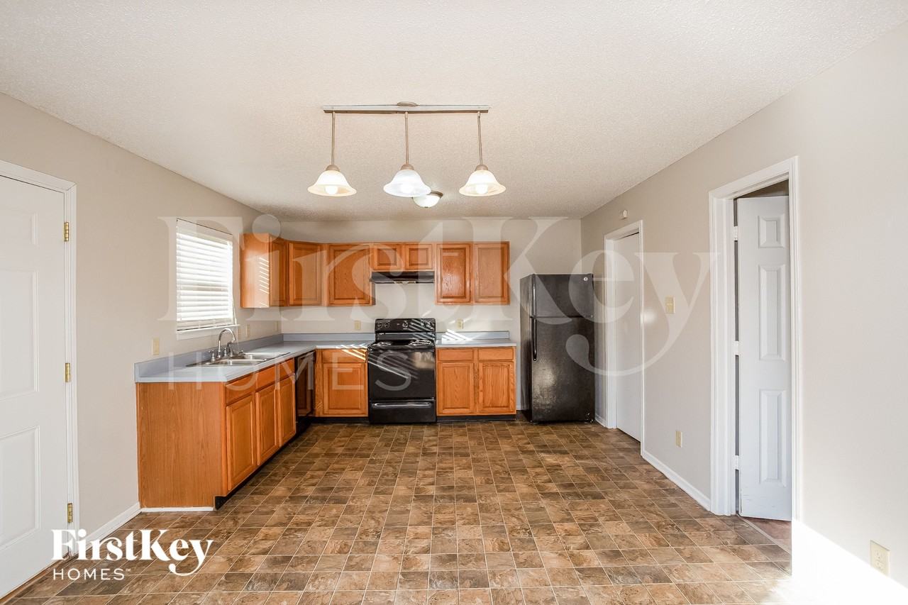 9447 W Constellation Dr - Photo 5 of 15