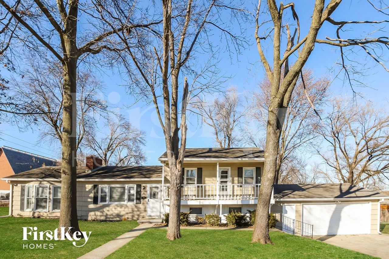 9348 Minnesota Ave - Photo 2 of 15