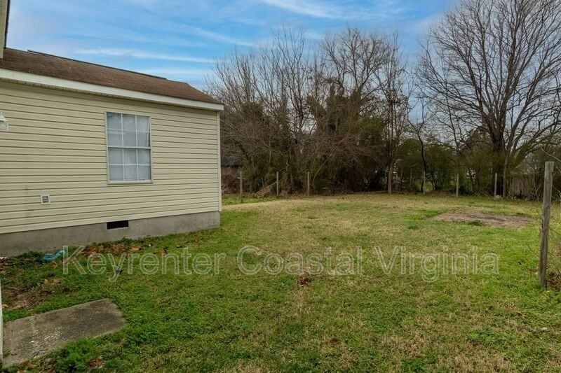 1010 Quash St - Photo 3 of 17