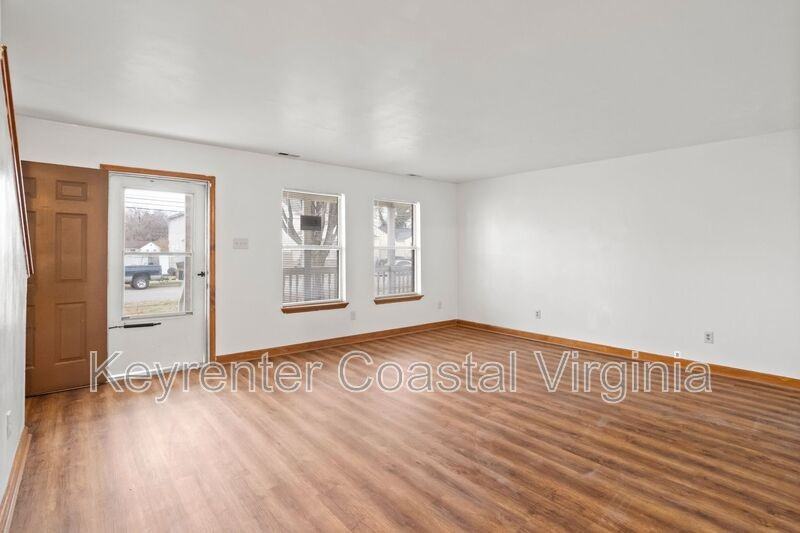 1010 Quash St - Photo 4 of 17