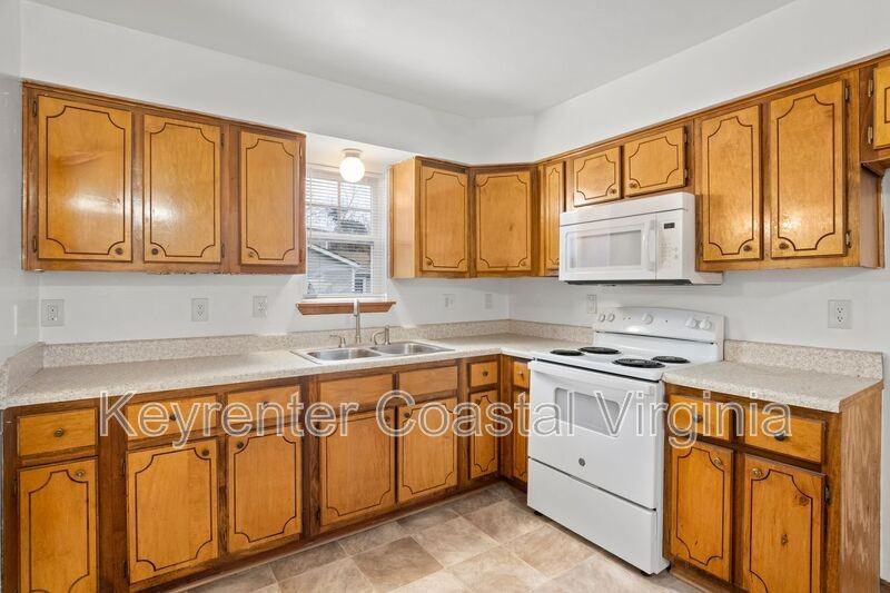 1010 Quash St - Photo 6 of 17