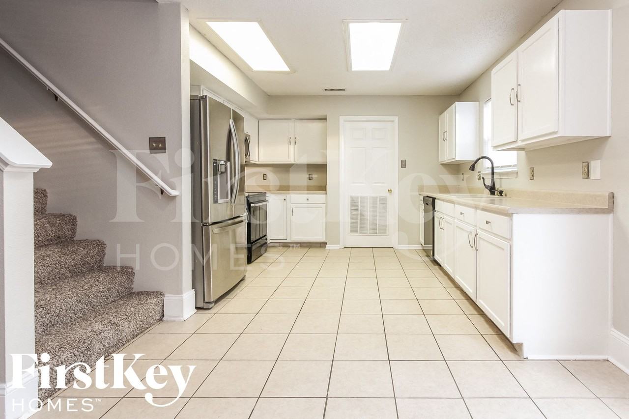 8857 Browns Valley Ct - Photo 5 of 15