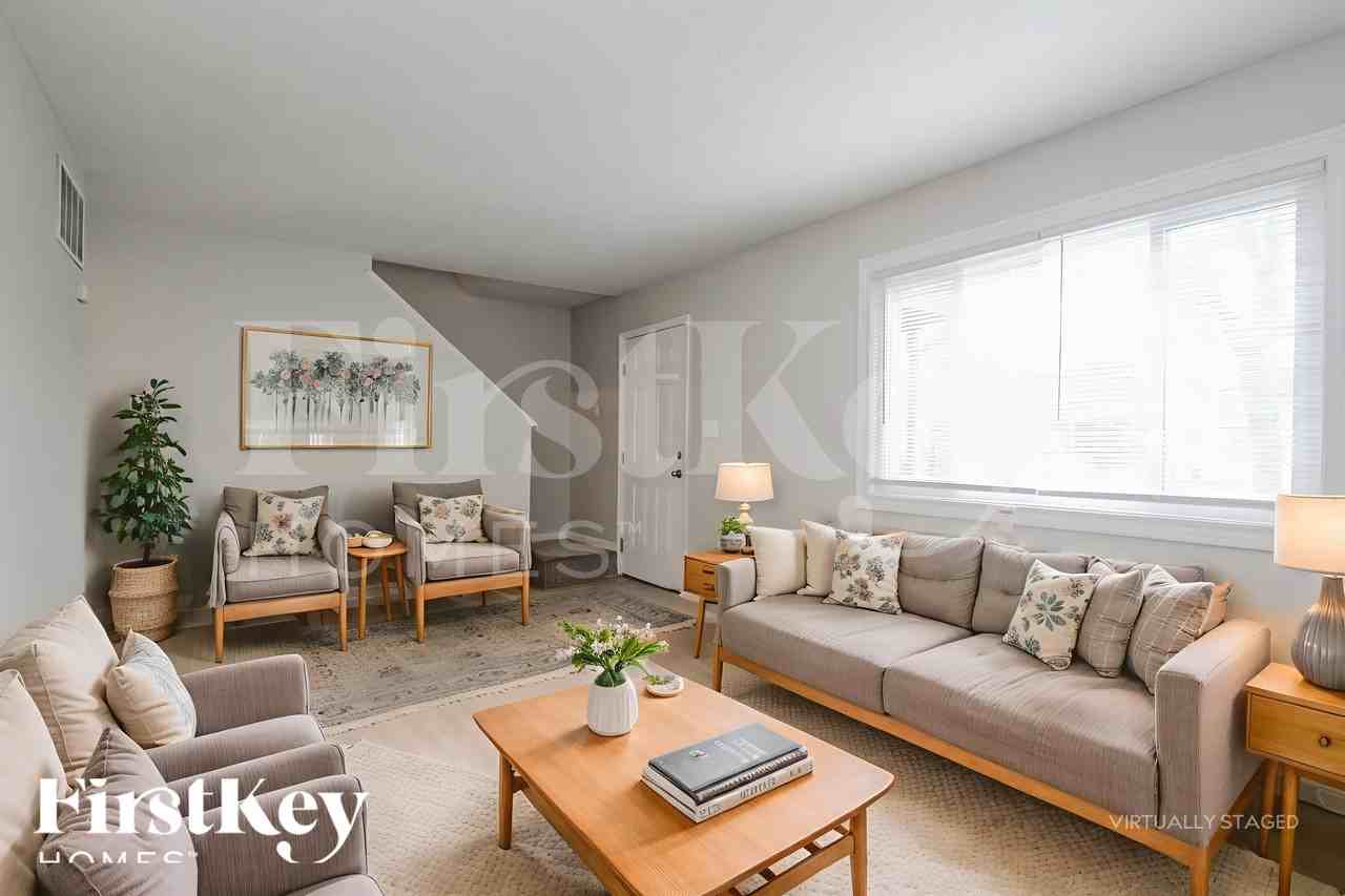 7732 Hoyt Ave - Photo 4 of 19