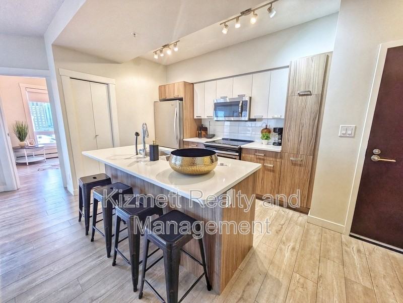 10410-102 Ave Nw #1007 - Photo 2 of 6