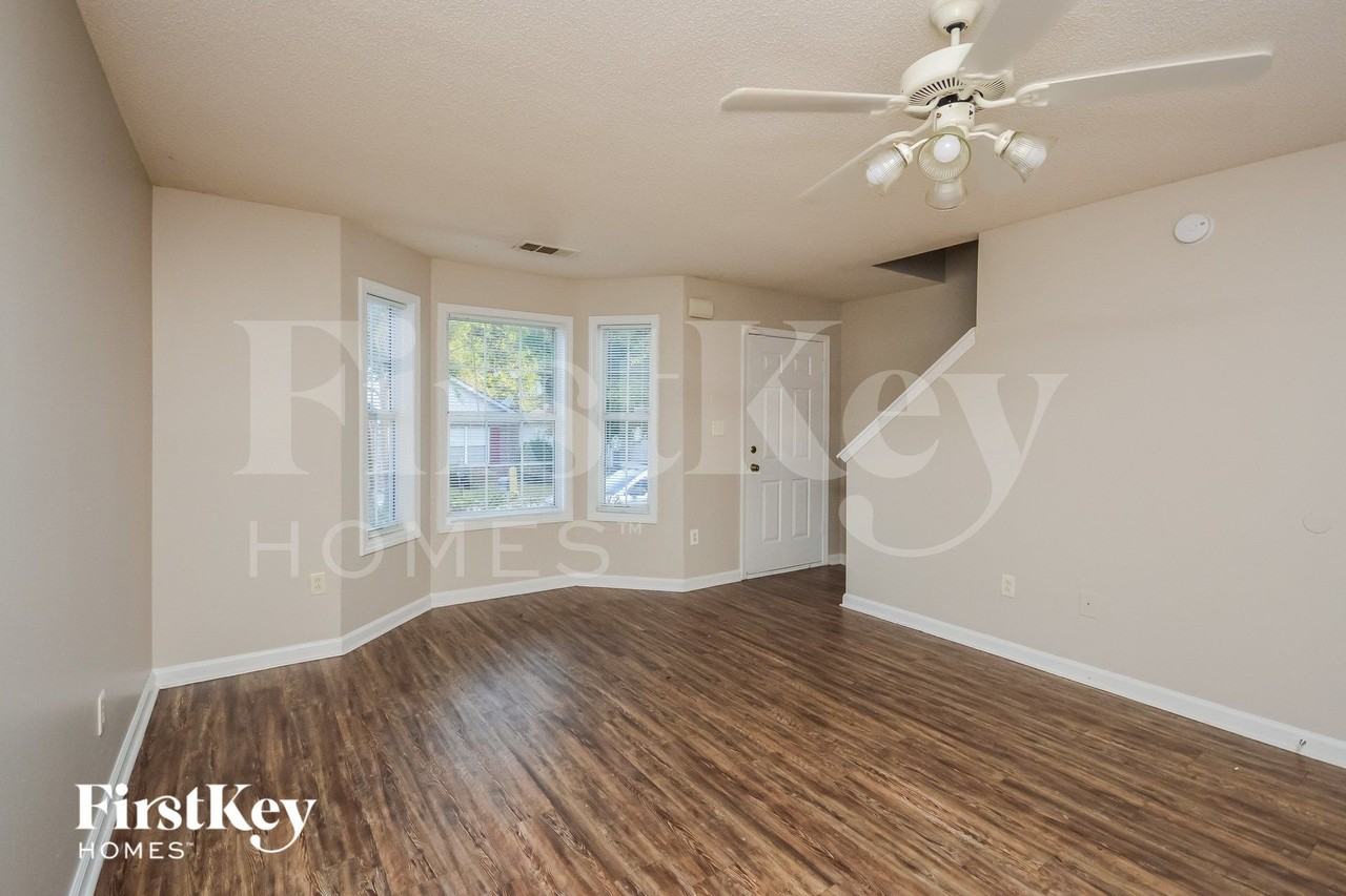 7099 Ravenwood Ln - Photo 2 of 15