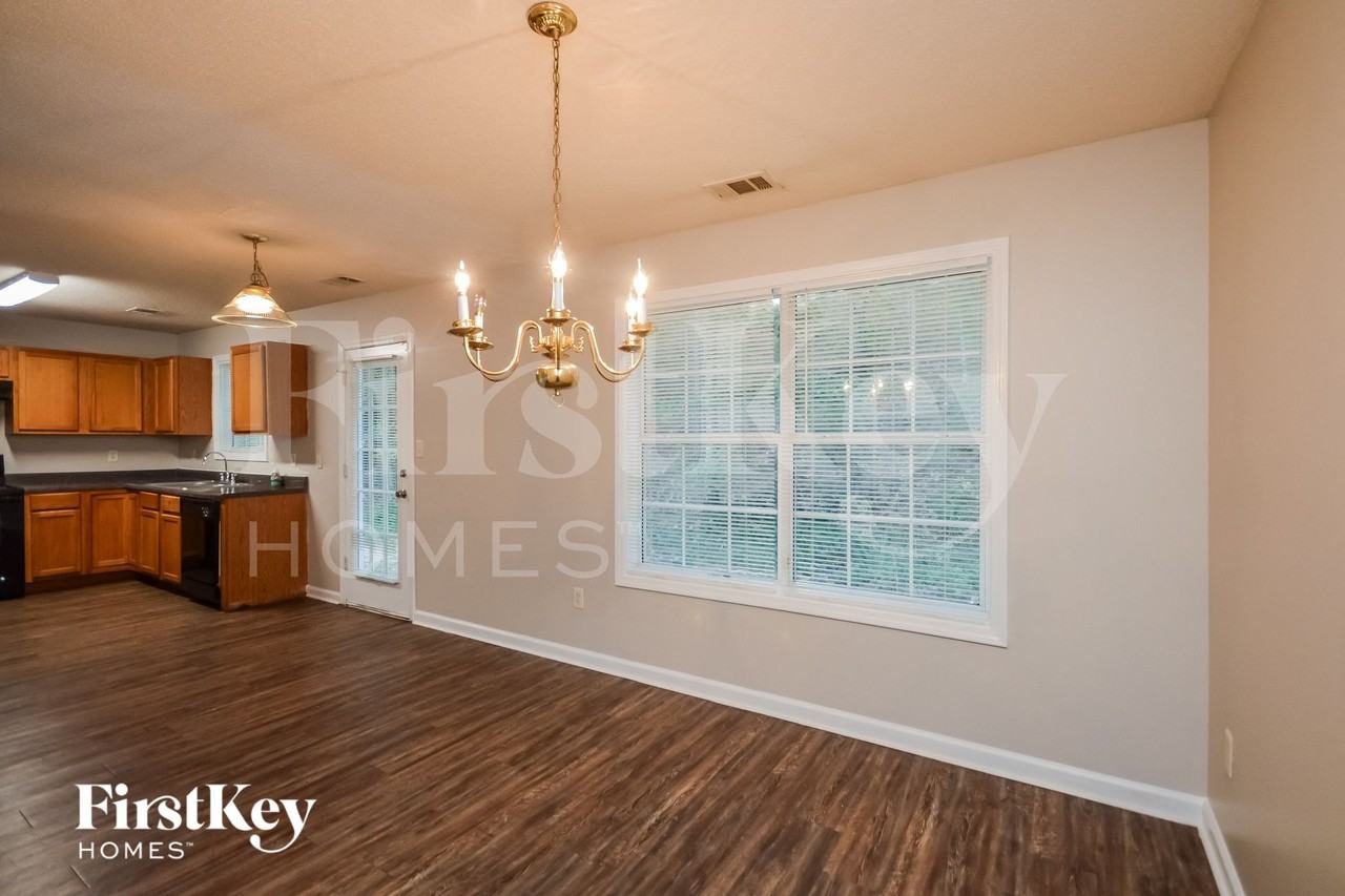 7099 Ravenwood Ln - Photo 4 of 15