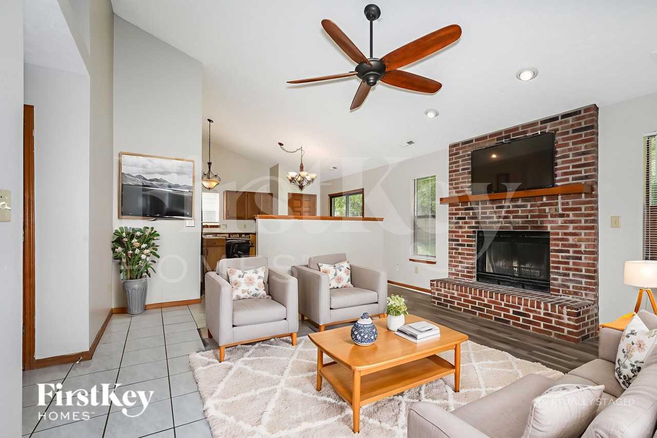 6824 Oak Lake Dr - Photo 4 of 19