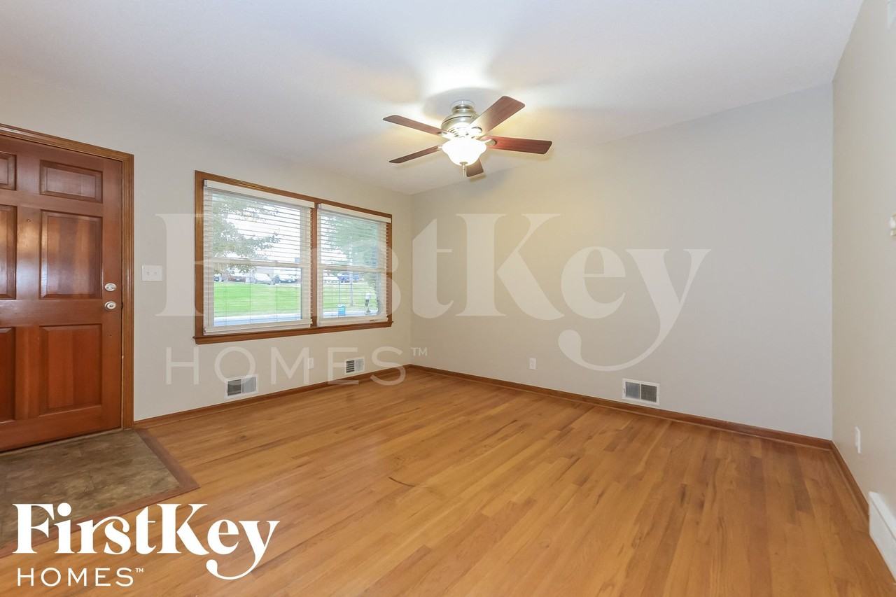 6800 N Walrond Ave - Photo 2 of 14