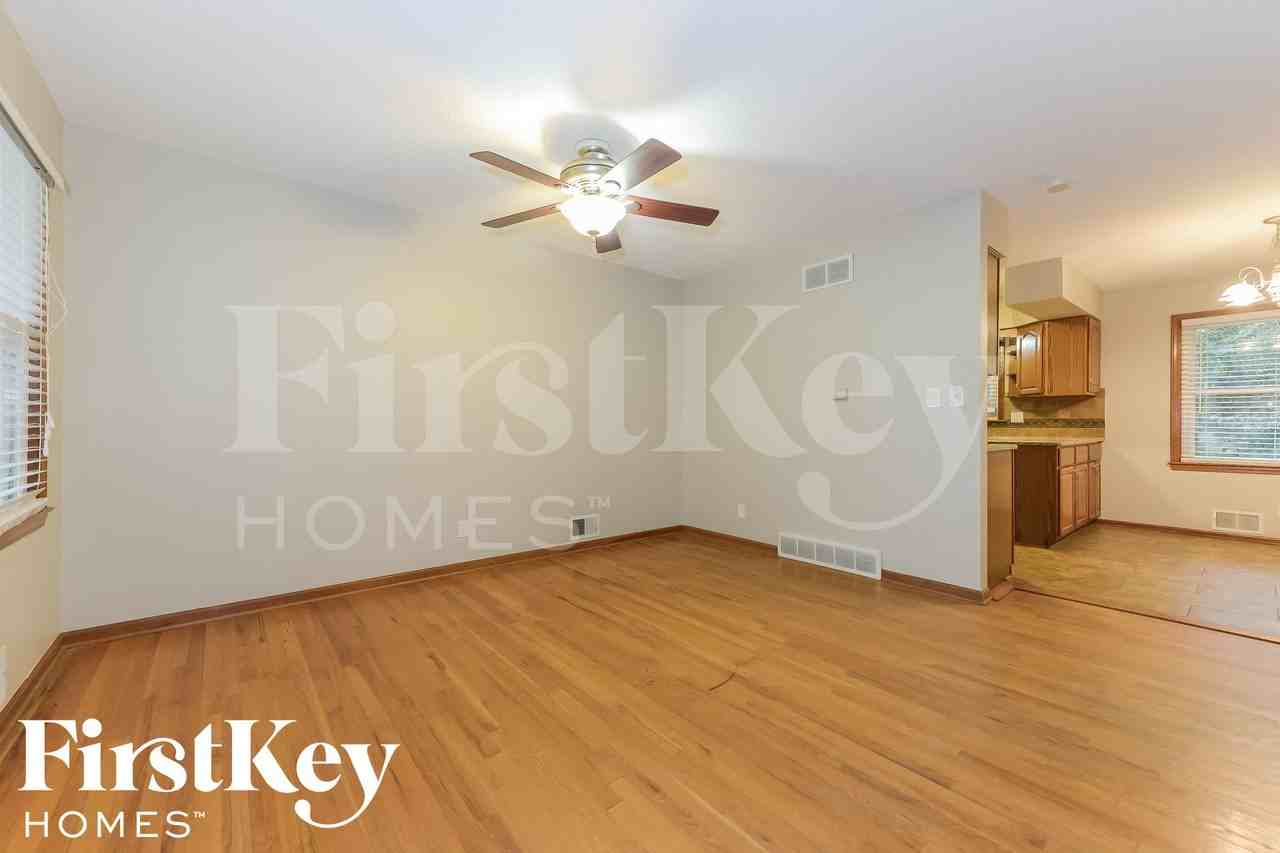 6800 N Walrond Ave - Photo 3 of 14