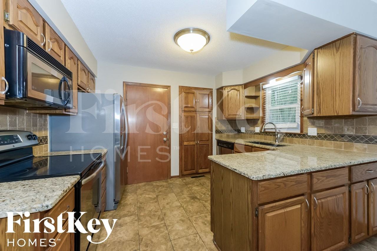 6800 N Walrond Ave - Photo 4 of 14