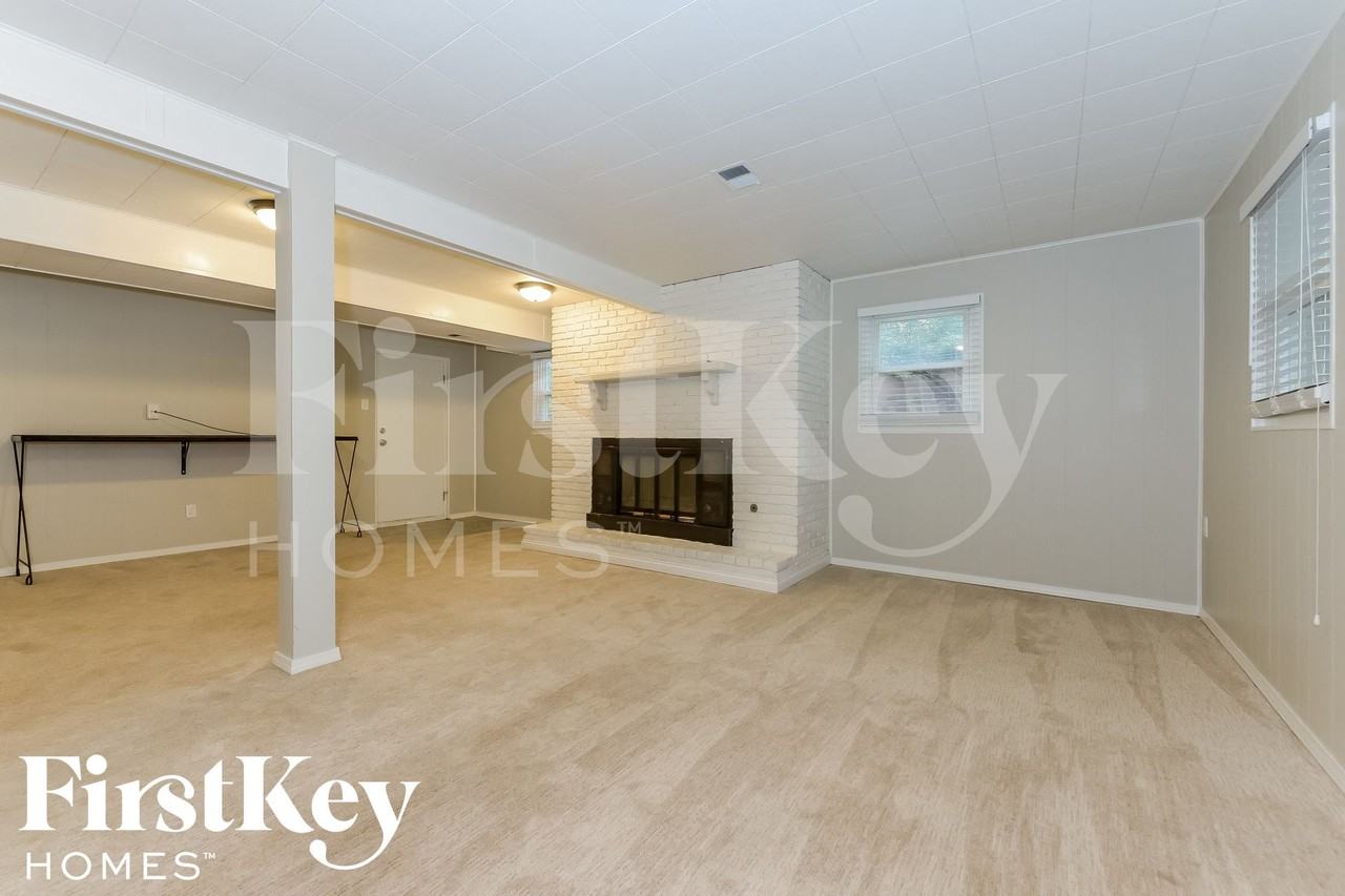 6800 N Walrond Ave - Photo 6 of 14