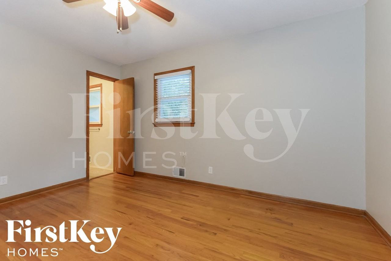 6800 N Walrond Ave - Photo 7 of 14