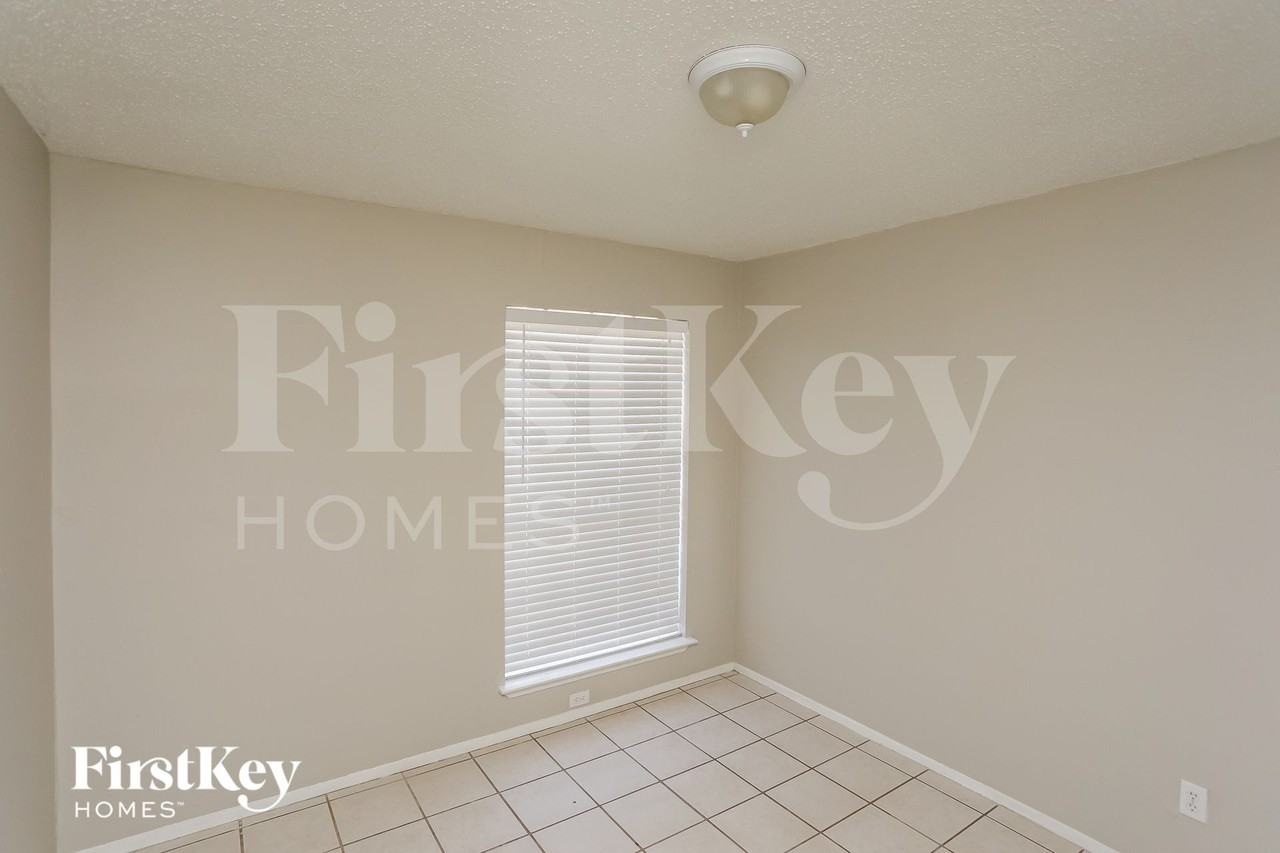 612 Coolwood Ln - Photo 4 of 15