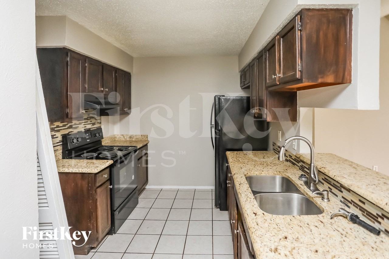 612 Coolwood Ln - Photo 6 of 15