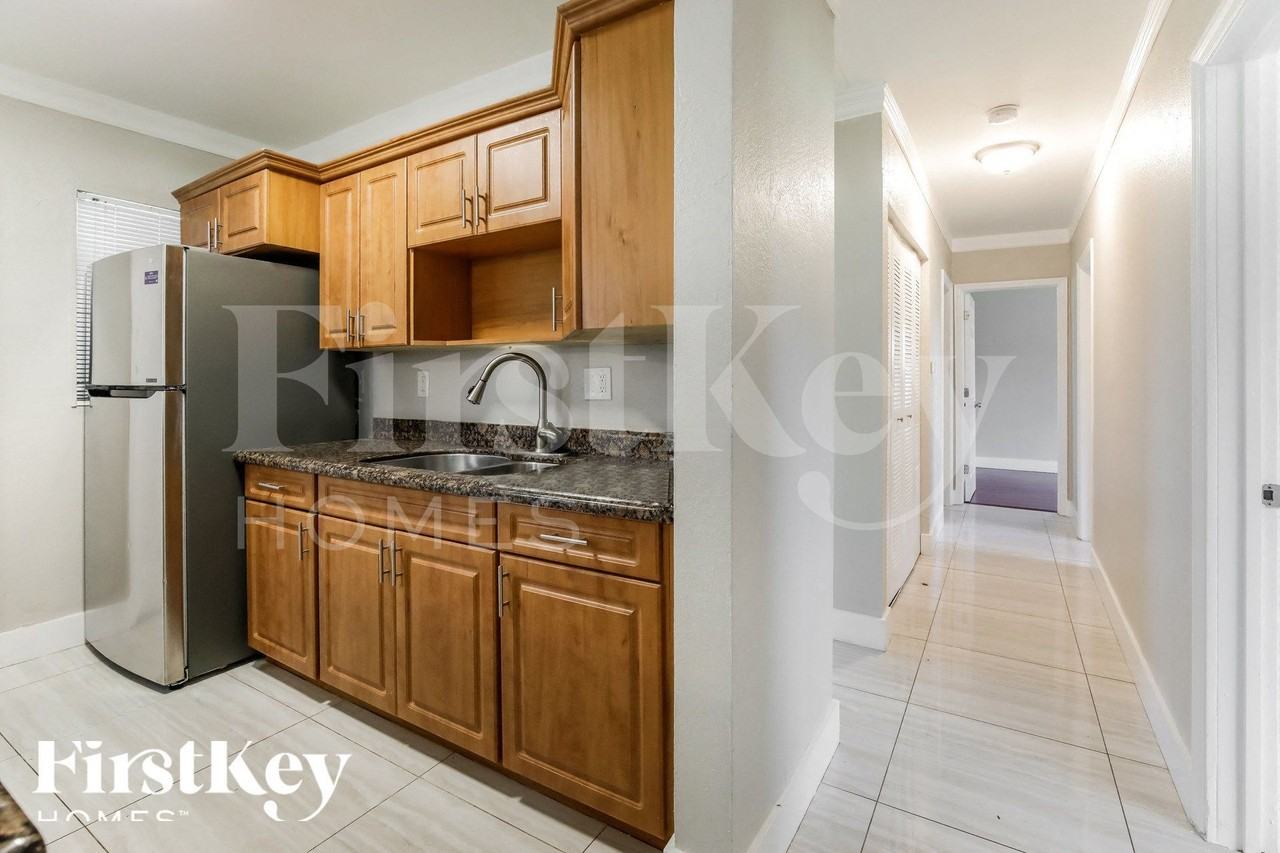 601 Nwst - Photo 6 of 16