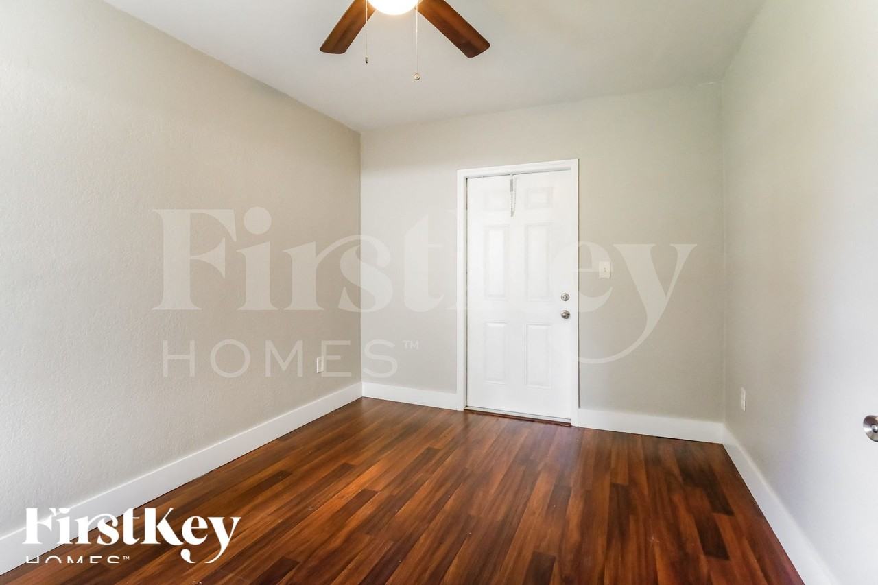 601 Nwst - Photo 7 of 16