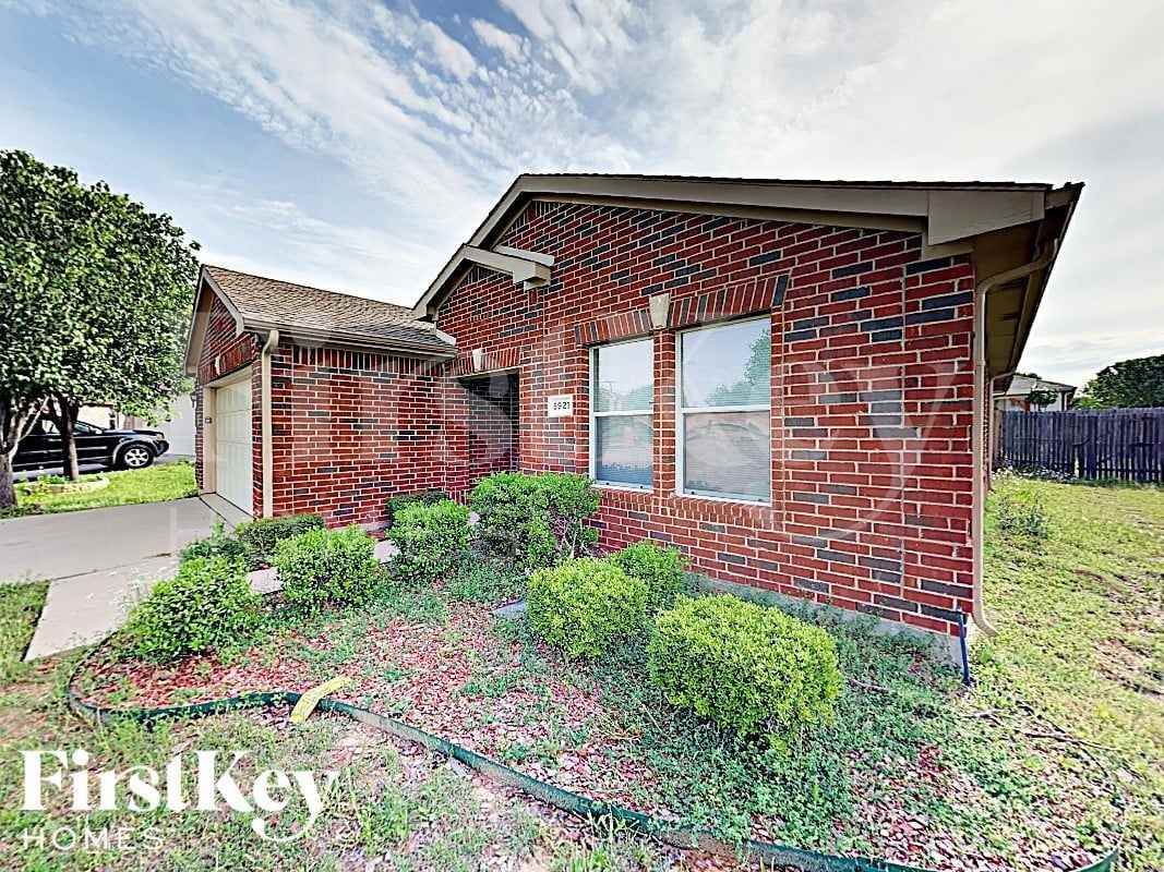 5921 Mckaskle Dr - Photo 2 of 16