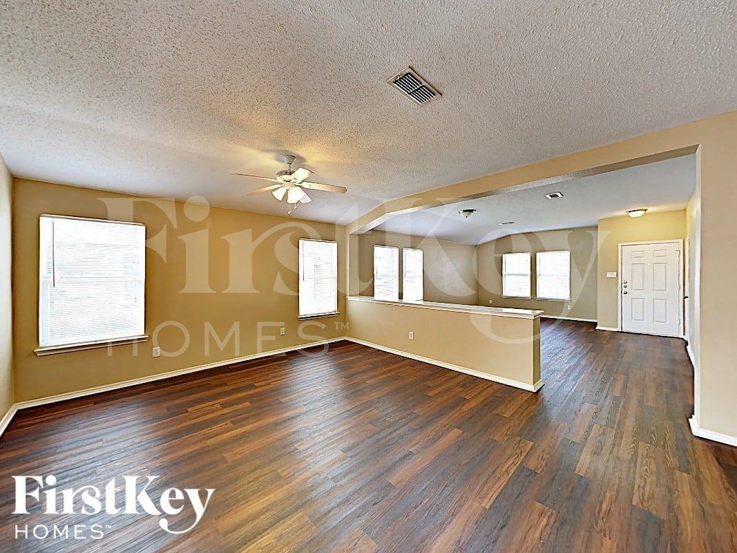 5921 Mckaskle Dr - Photo 5 of 16