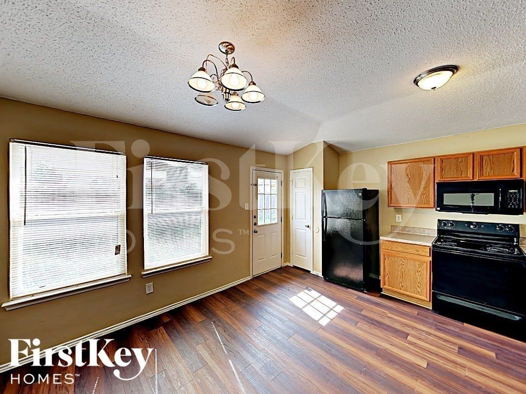 5921 Mckaskle Dr - Photo 6 of 16