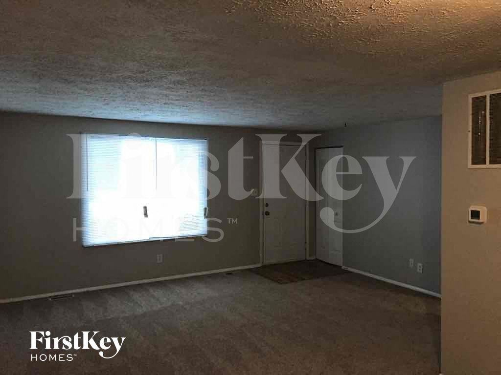 5901 Pemberly Dr - Photo 2 of 21