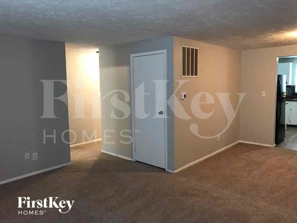 5901 Pemberly Dr - Photo 3 of 21