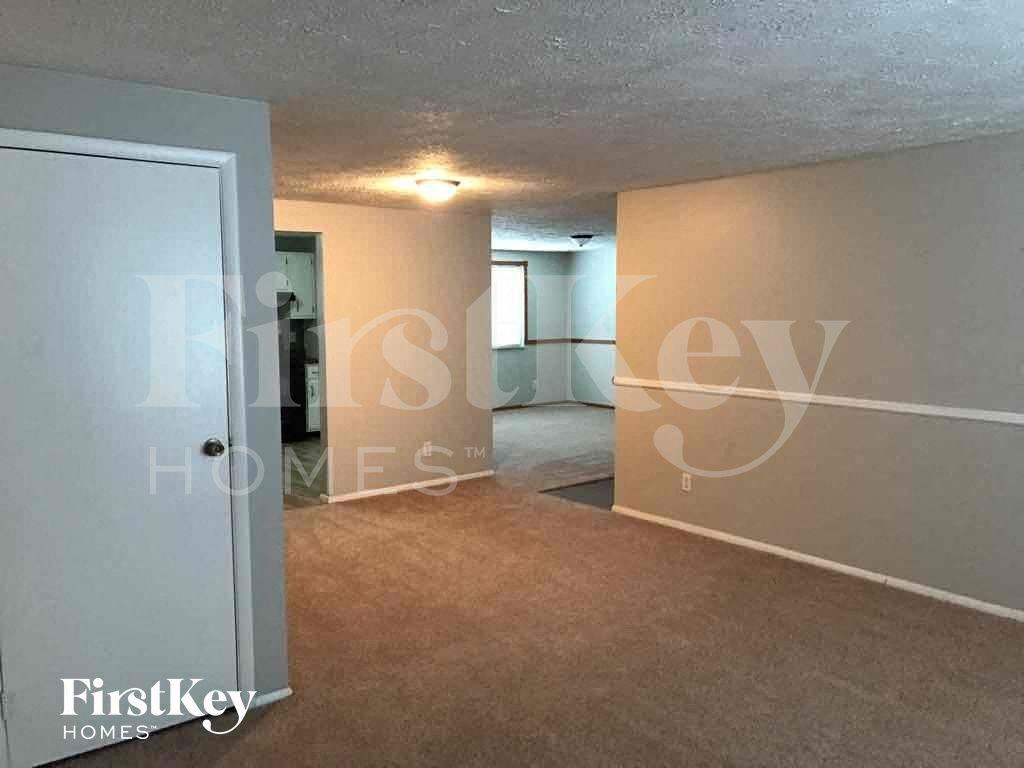 5901 Pemberly Dr - Photo 4 of 21