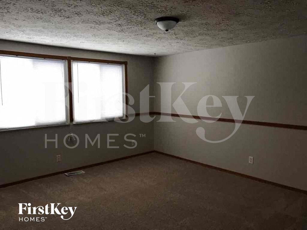 5901 Pemberly Dr - Photo 5 of 21