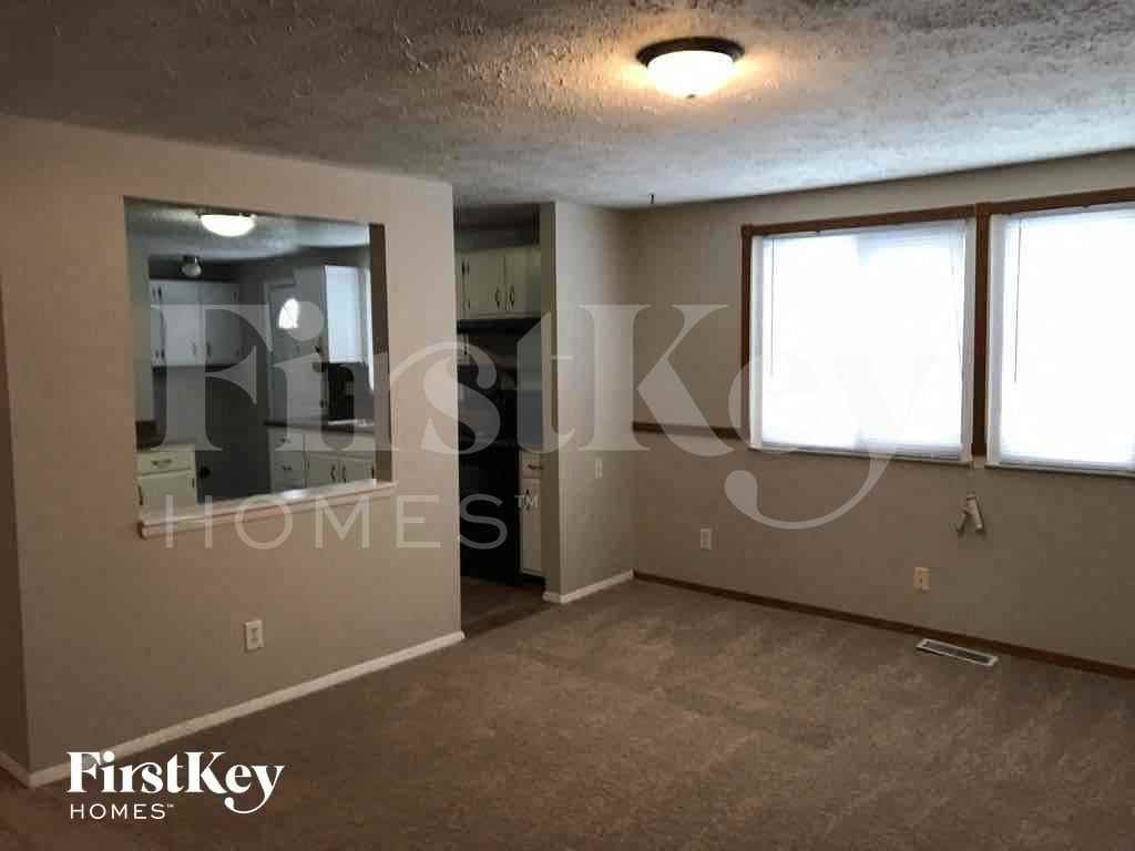 5901 Pemberly Dr - Photo 7 of 21