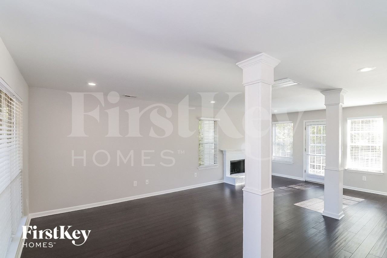 5829 Millers Pond Ln - Photo 2 of 15