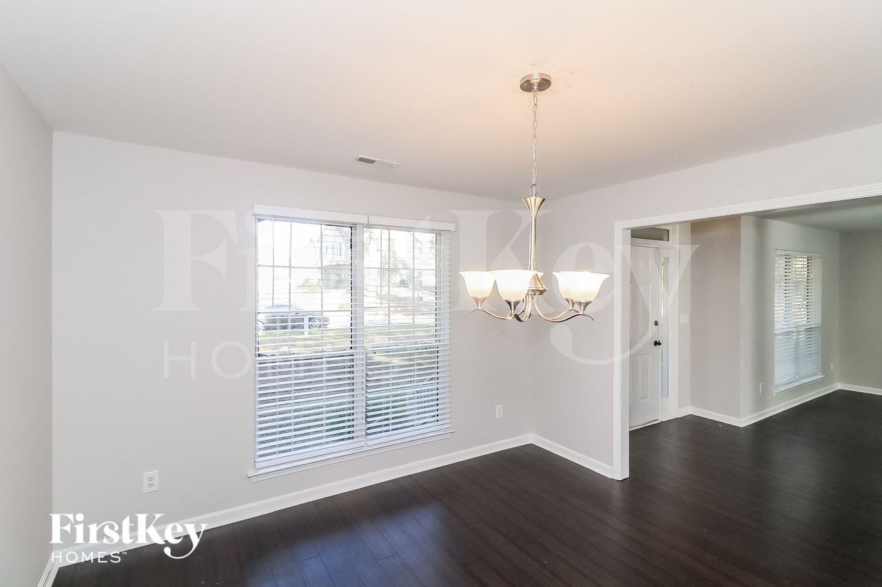 5829 Millers Pond Ln - Photo 4 of 15