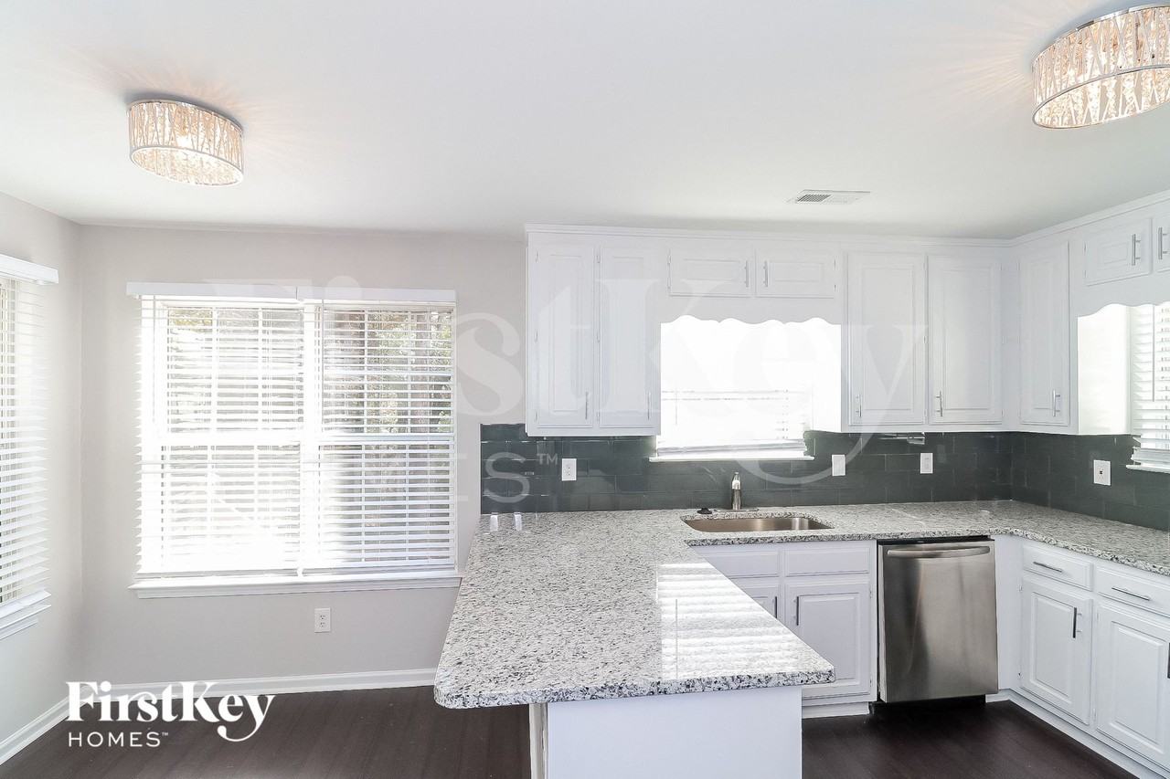 5829 Millers Pond Ln - Photo 6 of 15