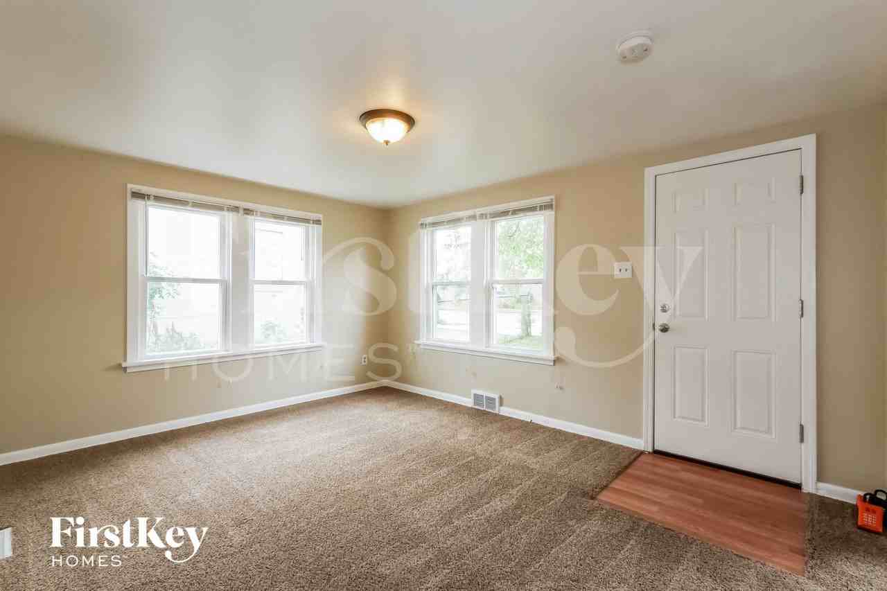 519 S Elmwood Ave - Photo 3 of 15