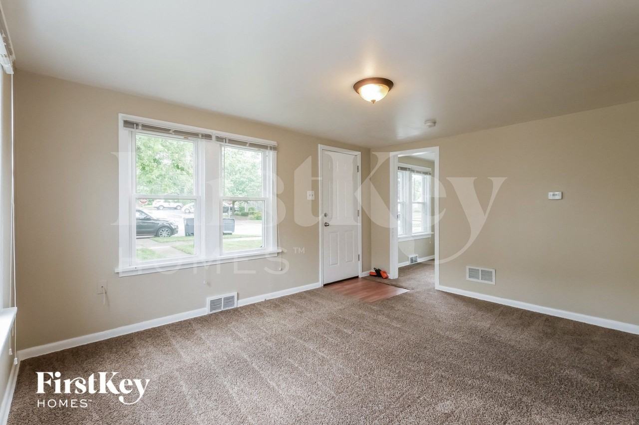 519 S Elmwood Ave - Photo 4 of 15